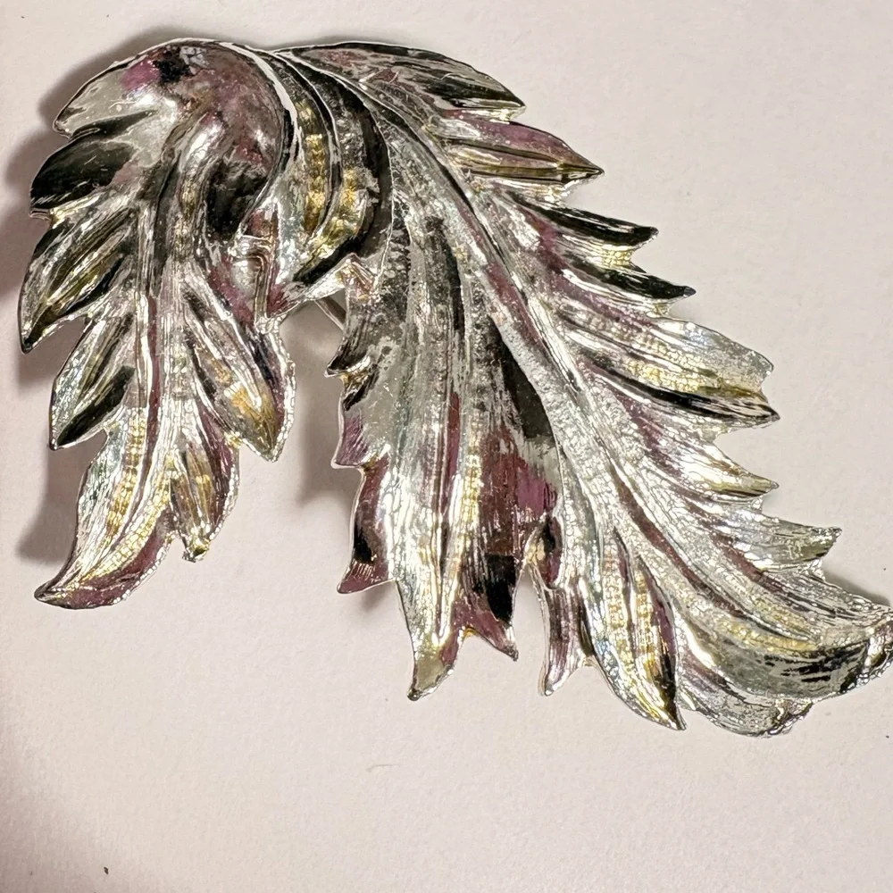 Vintage Silver tone leaf Brooch